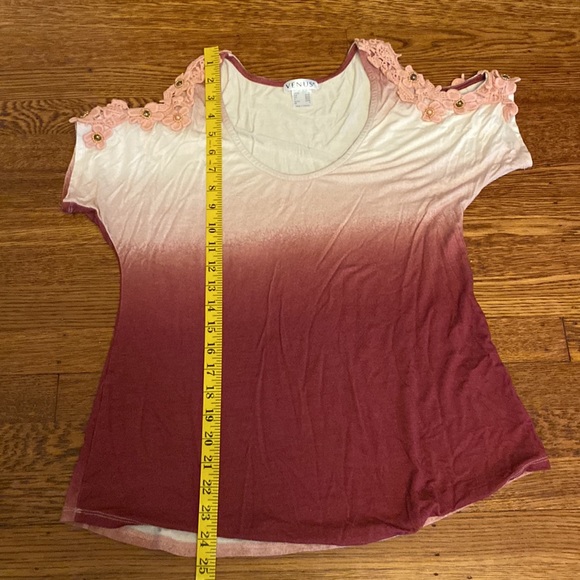 Venus Small Ombré Crocheted Floral Detail Cold Shoulder Short Sleeve Top - Picture 8 of 8